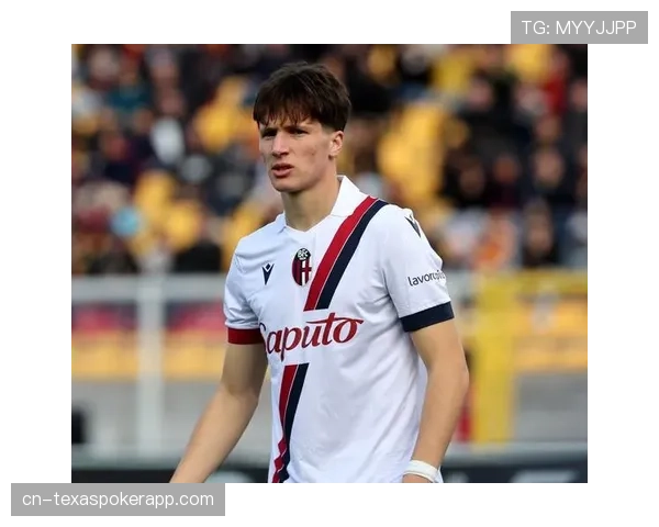 镜头捕捉：博洛尼亚主帅莫塔场边频繁指示，要求防线前提五米。